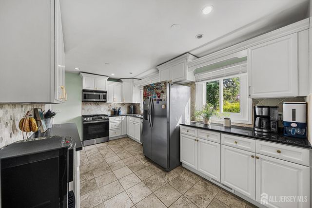 56 Rieder Road, Edison, NJ 08817