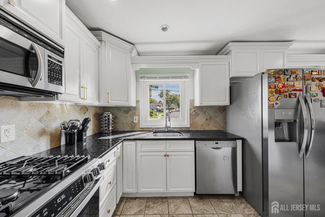 56 Rieder Road, Edison, NJ 08817