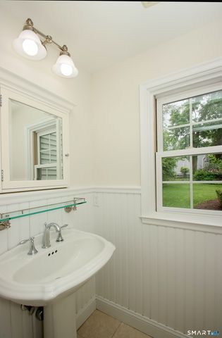 23 Norway Road, North Haven, CT 06473