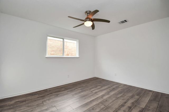 1914 Courtney Lane Drive, Houston, TX 77042