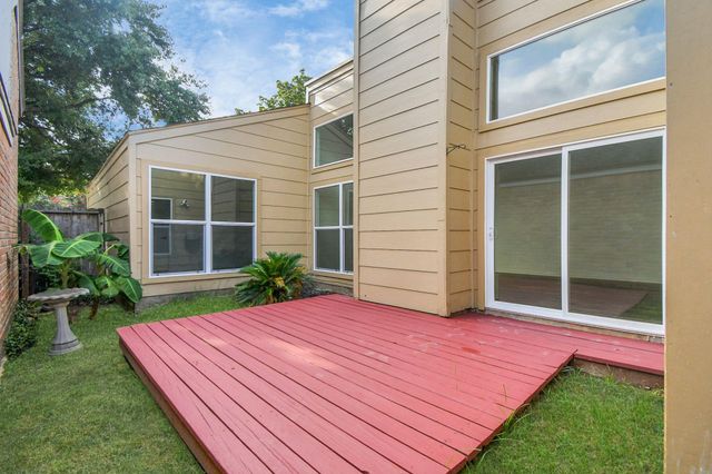 1914 Courtney Lane Drive, Houston, TX 77042