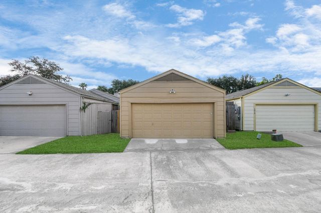 1914 Courtney Lane Drive, Houston, TX 77042