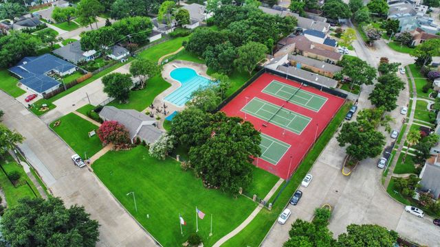 1914 Courtney Lane Drive, Houston, TX 77042