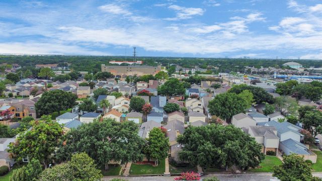 1914 Courtney Lane Drive, Houston, TX 77042