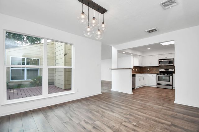 1914 Courtney Lane Drive, Houston, TX 77042