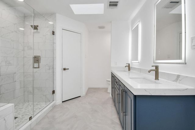 1914 Courtney Lane Drive, Houston, TX 77042