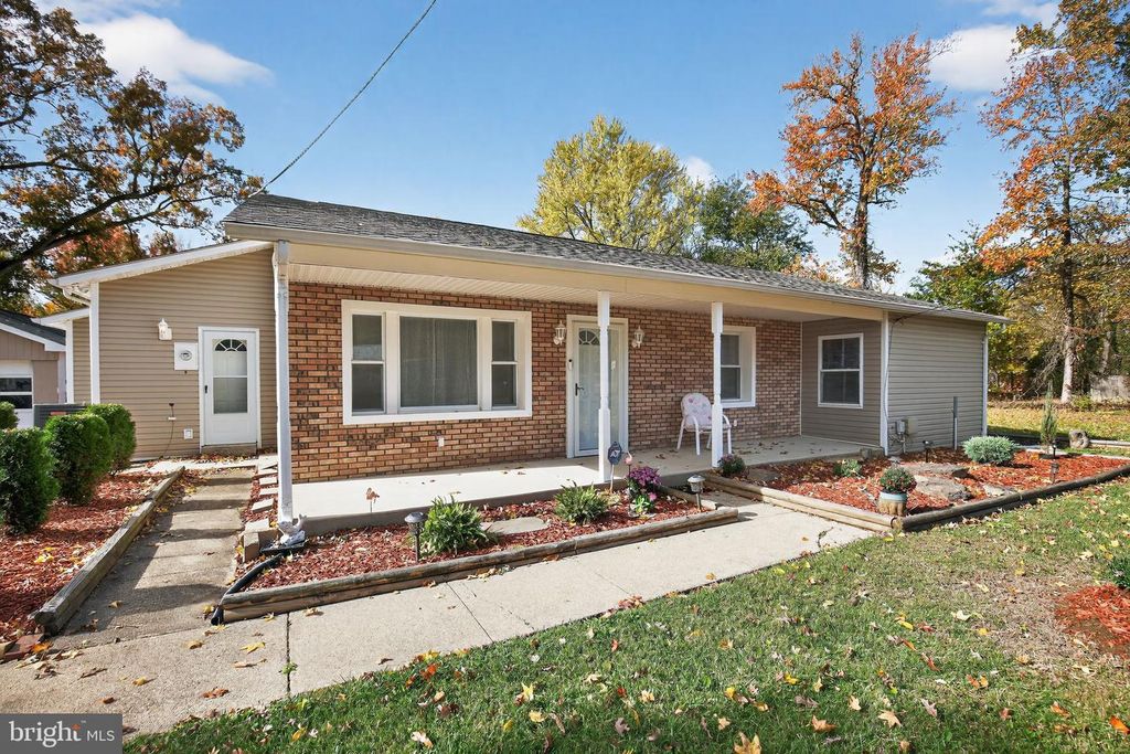 Image 2 of property listing at 7726 WILLS LN, Fort Washington, MD 20744