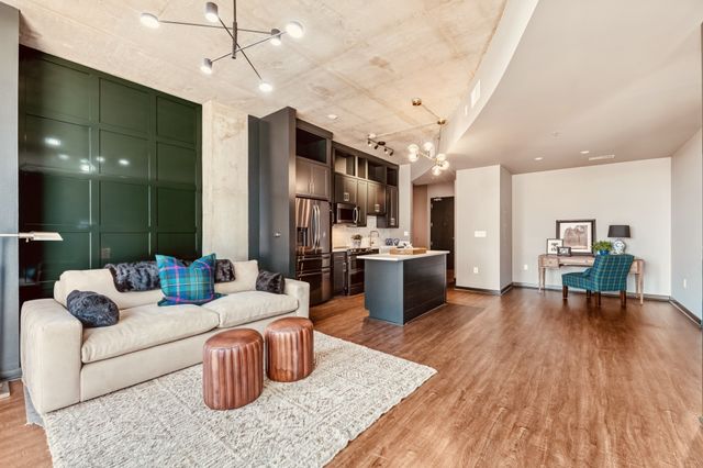 600 12th Ave S Apt 902, Nashville, TN 37203