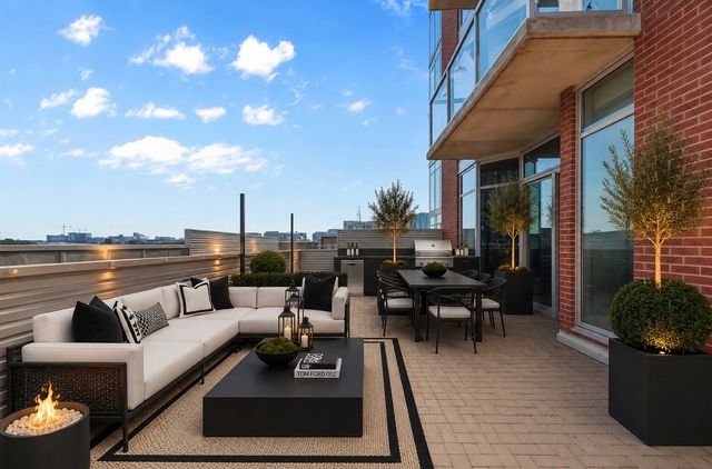 600 12th Ave S Apt 902, Nashville, TN 37203