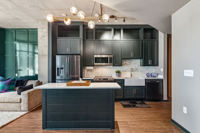 600 12th Ave S Apt 902, Nashville, TN 37203