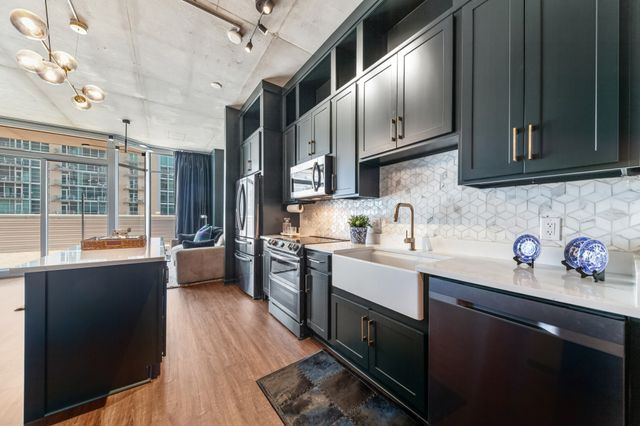 600 12th Ave S Apt 902, Nashville, TN 37203