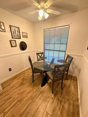 917 Park Place Boulevard, Midlothian, TX 76065