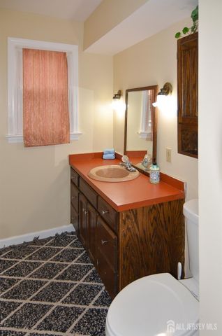 541 Lyman Avenue, Woodbridge Proper, NJ 07095