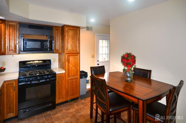 541 Lyman Avenue, Woodbridge Proper, NJ 07095