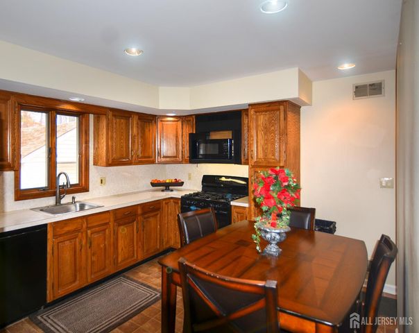 541 Lyman Avenue, Woodbridge Proper, NJ 07095