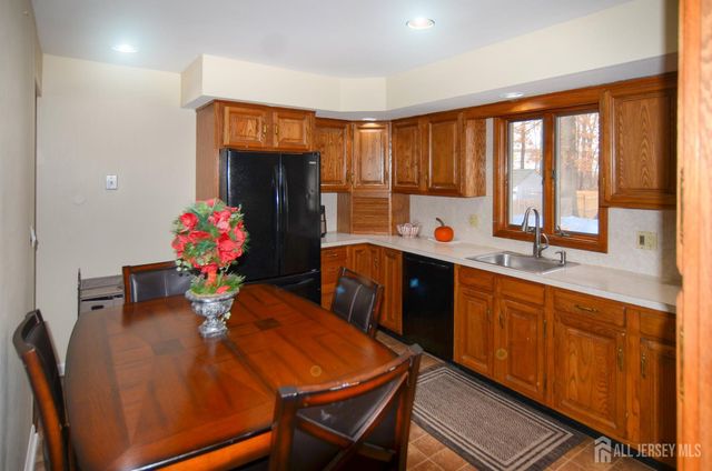 541 Lyman Avenue, Woodbridge Proper, NJ 07095