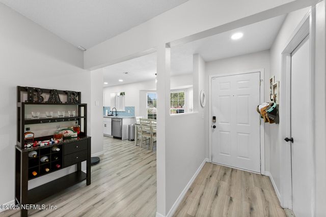 3989 HUNTERS LAKE Circle E, Jacksonville, FL 32210