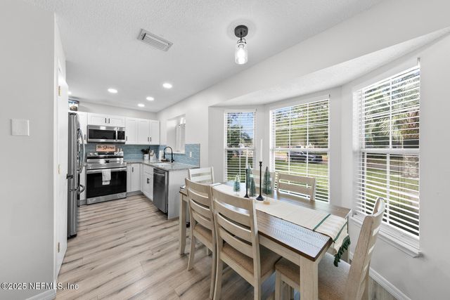 3989 HUNTERS LAKE Circle E, Jacksonville, FL 32210