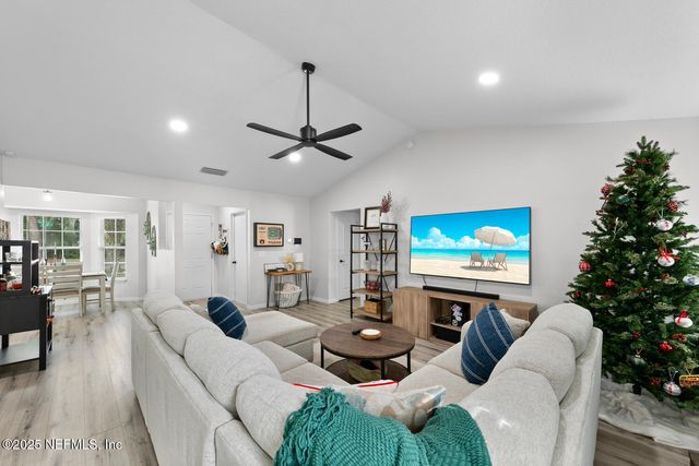 3989 HUNTERS LAKE Circle E, Jacksonville, FL 32210