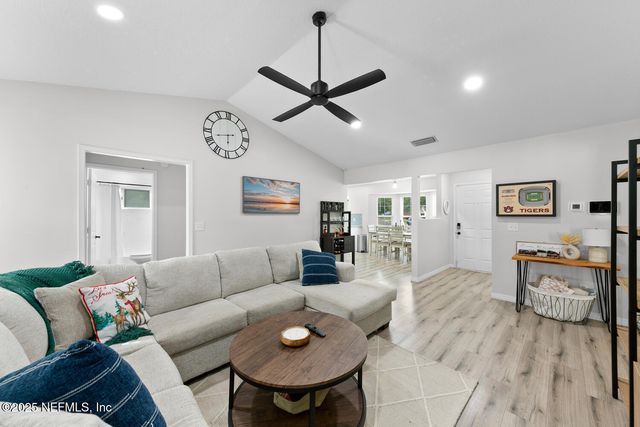 3989 HUNTERS LAKE Circle E, Jacksonville, FL 32210