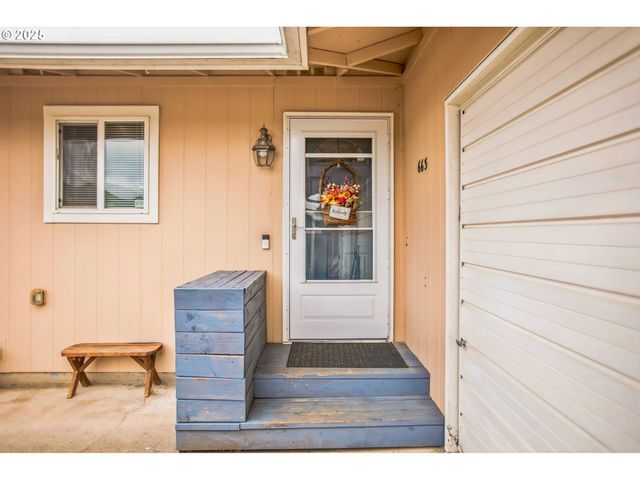 663 E 4TH Ave, Riddle, OR 97469