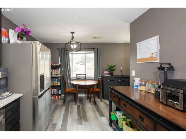 663 E 4TH Ave, Riddle, OR 97469