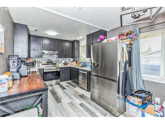 663 E 4TH Ave, Riddle, OR 97469