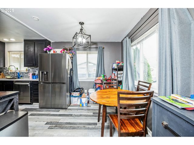 663 E 4TH Ave, Riddle, OR 97469