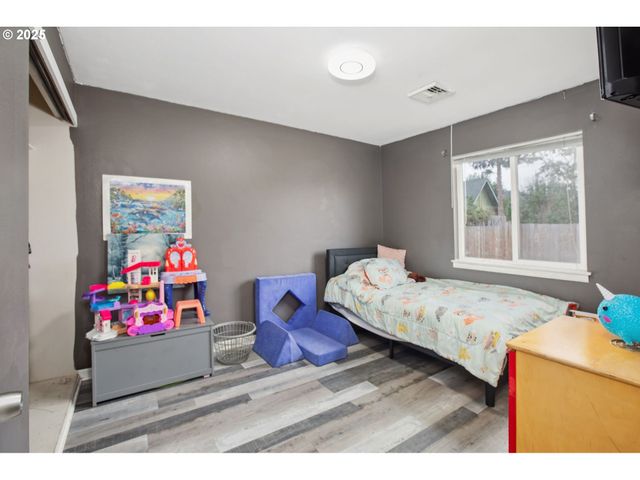 663 E 4TH Ave, Riddle, OR 97469