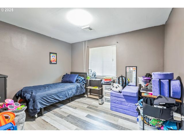 663 E 4TH Ave, Riddle, OR 97469