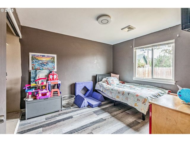 663 E 4TH Ave, Riddle, OR 97469