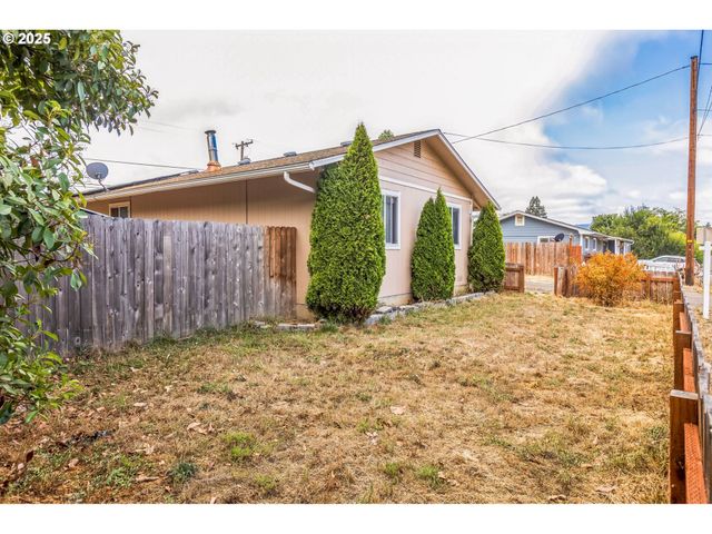 663 E 4TH Ave, Riddle, OR 97469