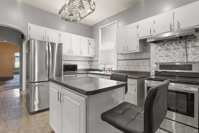 11824 S Stewart Avenue, Chicago, IL 60628