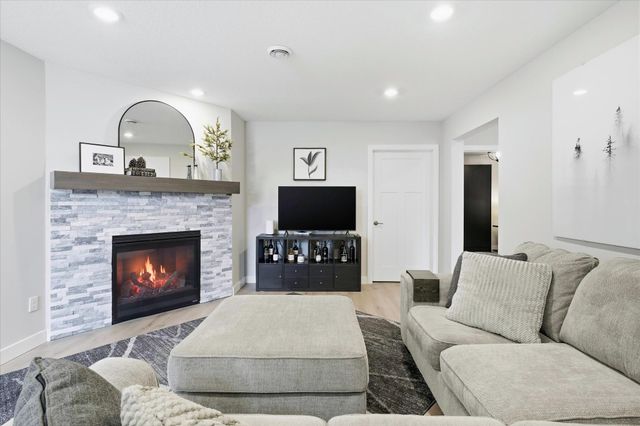 10723 Knollwood Lane, Woodbury, MN 55129