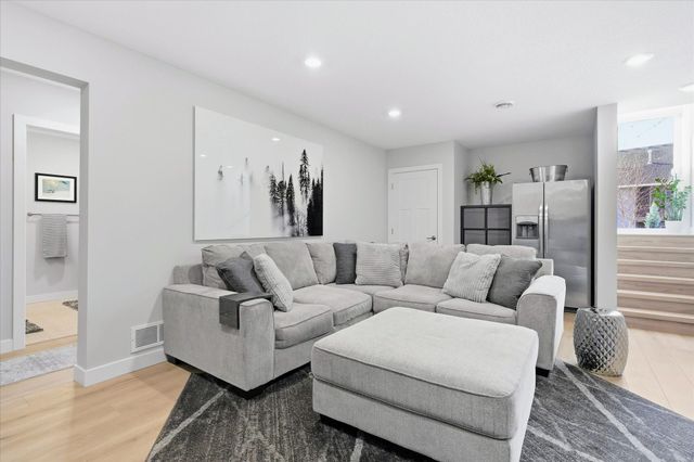 10723 Knollwood Lane, Woodbury, MN 55129