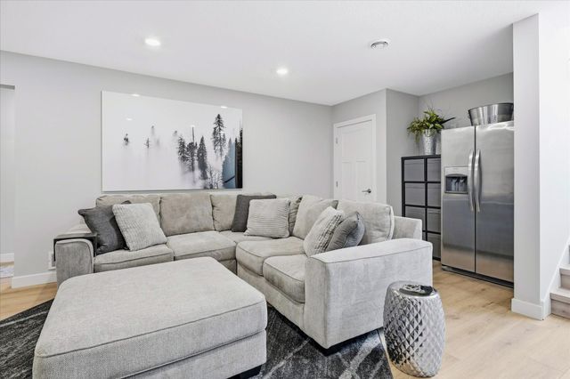 10723 Knollwood Lane, Woodbury, MN 55129