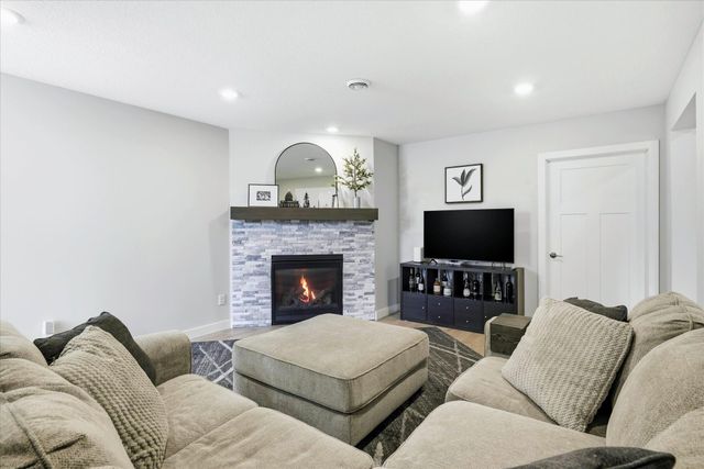 10723 Knollwood Lane, Woodbury, MN 55129