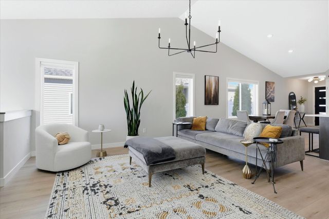 10723 Knollwood Lane, Woodbury, MN 55129