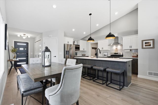 10723 Knollwood Lane, Woodbury, MN 55129