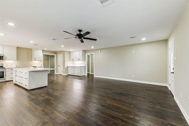109 Neyland Street, Houston, TX 77022