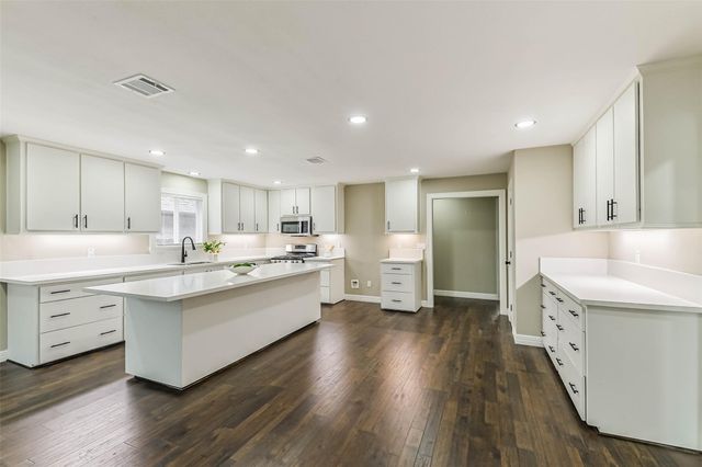 109 Neyland Street, Houston, TX 77022