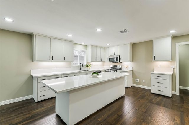 109 Neyland Street, Houston, TX 77022