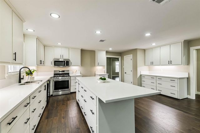 109 Neyland Street, Houston, TX 77022