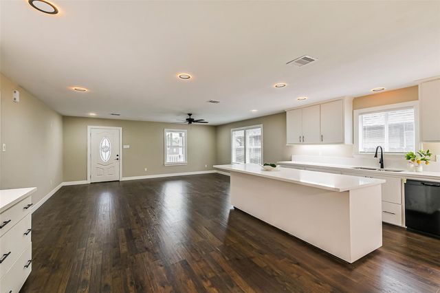 109 Neyland Street, Houston, TX 77022