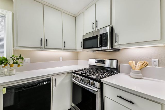 109 Neyland Street, Houston, TX 77022