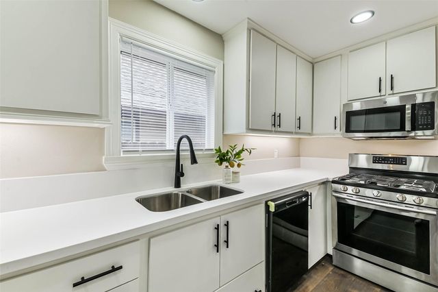 109 Neyland Street, Houston, TX 77022