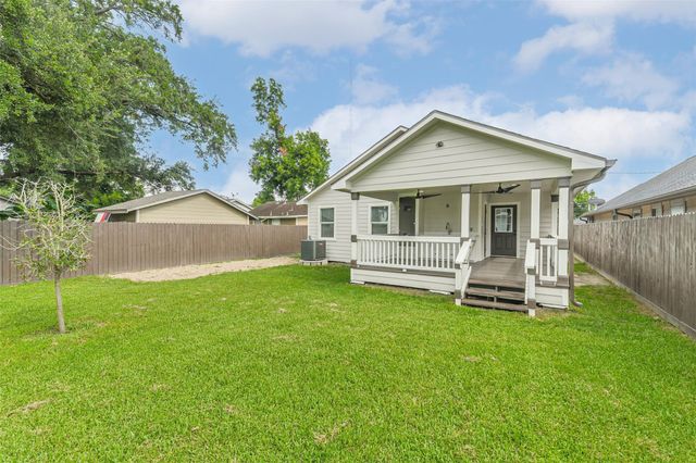 109 Neyland Street, Houston, TX 77022