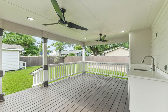 109 Neyland Street, Houston, TX 77022