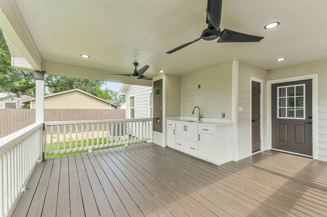 109 Neyland Street, Houston, TX 77022