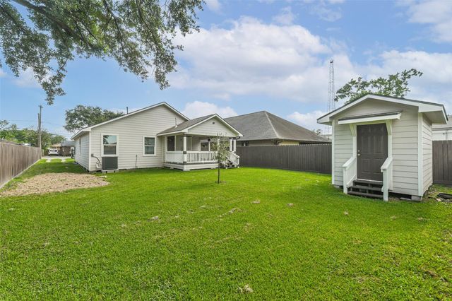 109 Neyland Street, Houston, TX 77022